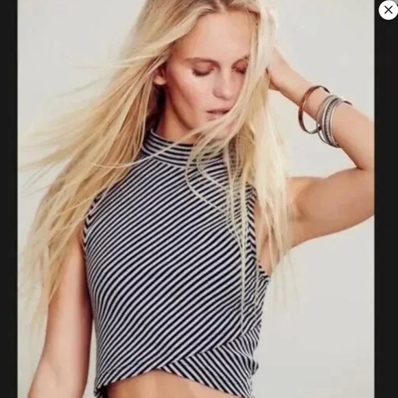 Free People Tops - NWOT Free People Black/White Striped Tabby Cat Mock Neck Crop Sz L-Free leggings